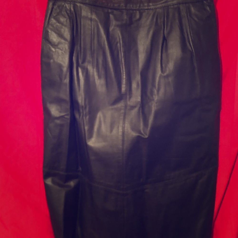 Mid-length genuine leather skirt